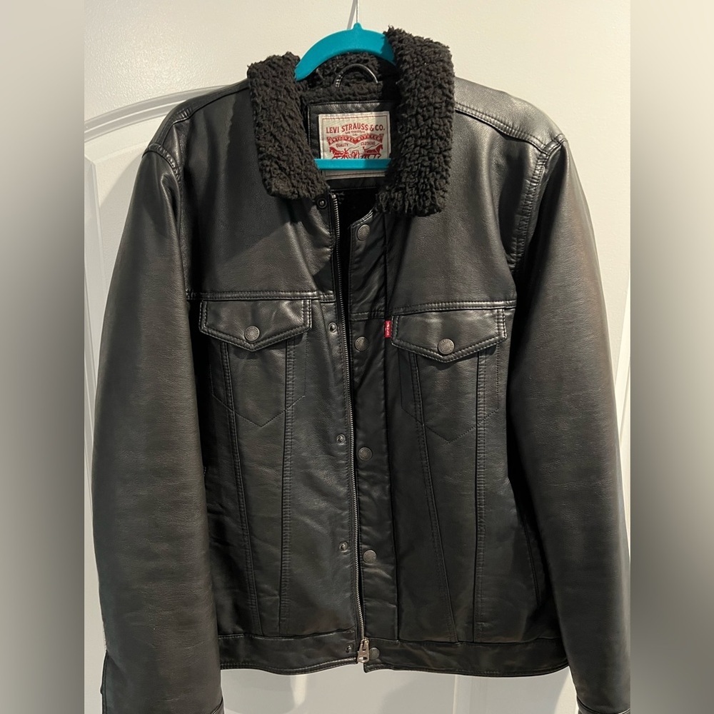 Mens Levi’s black leather jacket with Sherpa size large or best offer